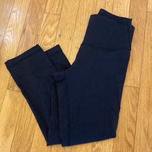 lulu lemon size 4 Capri Leggings. No pilling whatsoever.